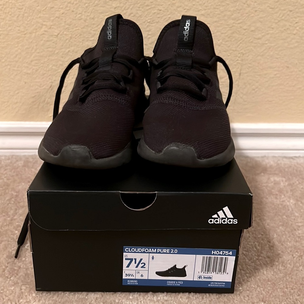 Black 7 1/2 Adidas sneakers